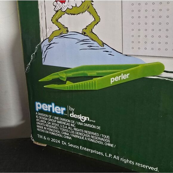 Gigant Perler Grinch & Wreath Fused Bead 4000 pc Kit, New - Picture 7 of 10